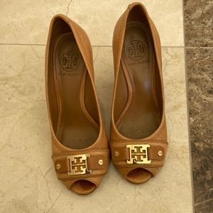 Tory Burch Versatile Wedge Heels. Size: 6.5.